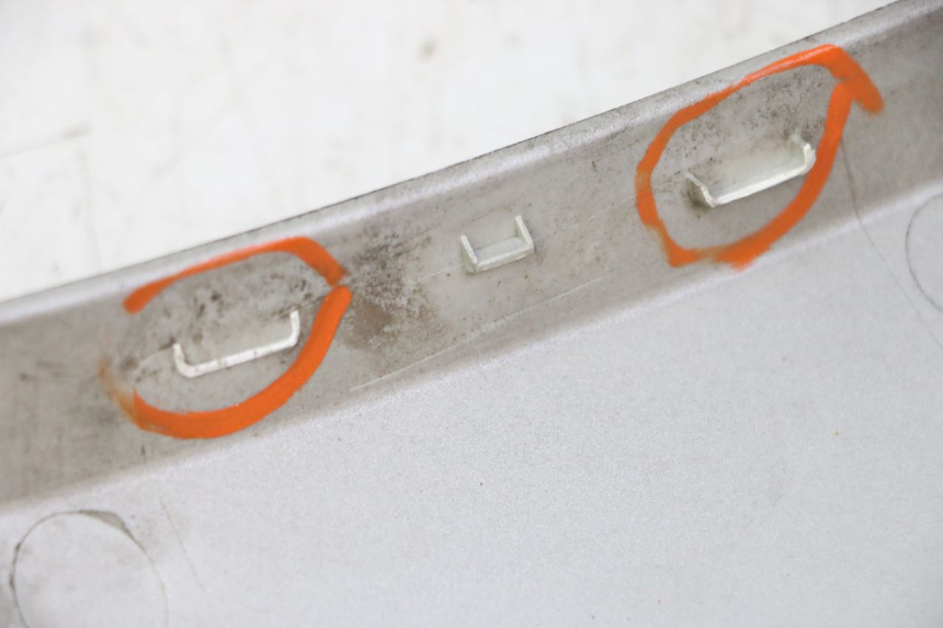 photo de FALDóN LATERAL DERECHO PEUGEOT CITYSTAR 50 (2013 - 2017) - Otra perspectiva