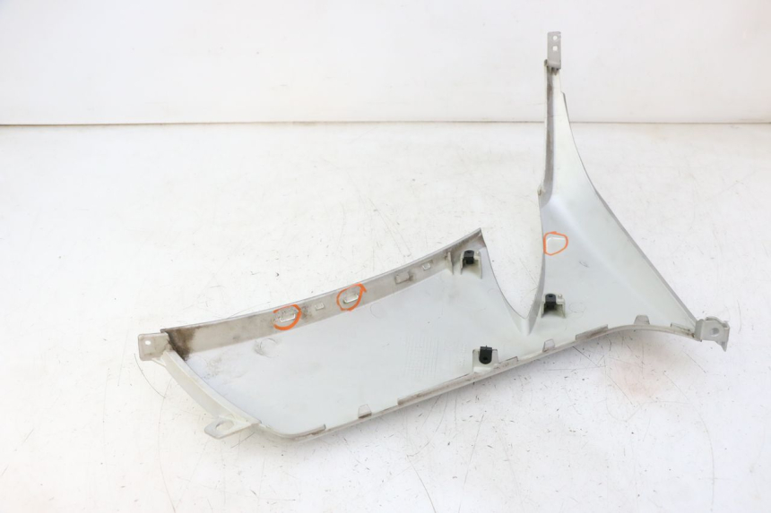 photo de FALDóN LATERAL DERECHO PEUGEOT CITYSTAR 50 (2013 - 2017) - Primer plano técnico