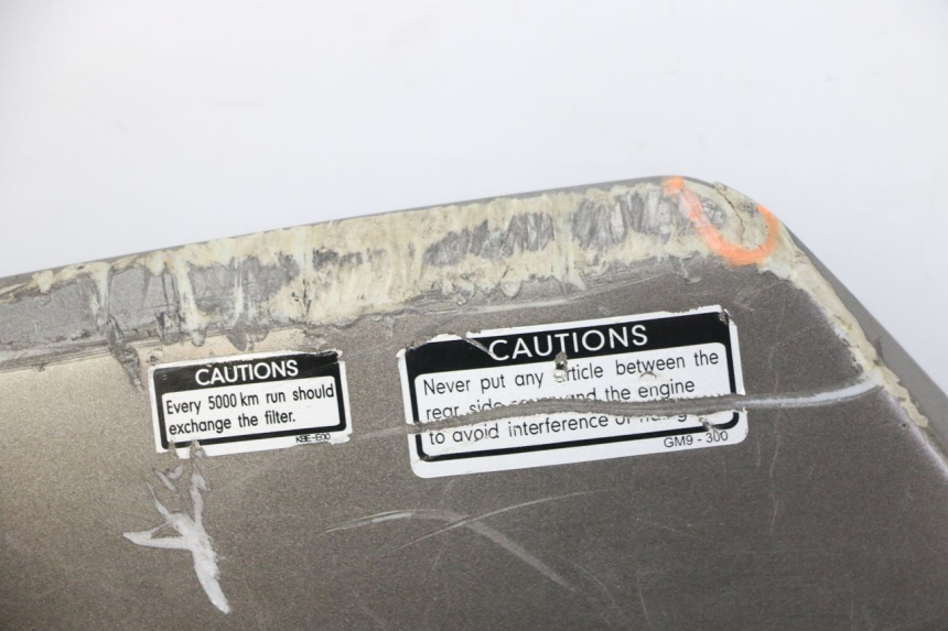 photo de FALDóN LATERAL DERECHO KYMCO DINK STREET 125 (2009 - 2014) - Zoom sobre los componentes