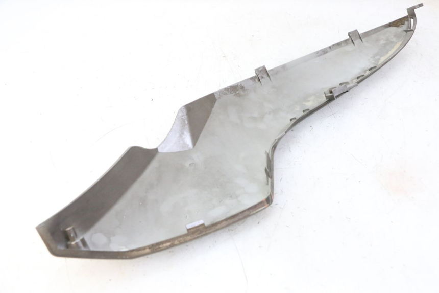 photo de FALDóN LATERAL DERECHO KYMCO DINK STREET 125 (2009 - 2014) - Primer plano técnico