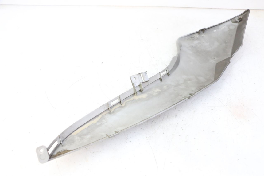 photo de FALDóN LATERAL DERECHO KYMCO DINK STREET 125 (2009 - 2014) - Detalles de los puntos de fijación