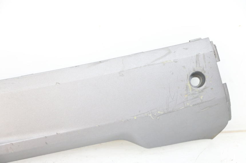 photo de FALDóN LATERAL DERECHO SYM FIDDLE 3 III 125 (2014 - 2020) - Detalles de los puntos de fijación