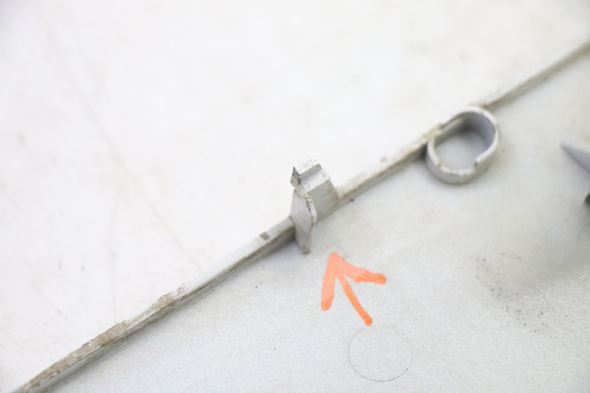 photo de FALDóN LATERAL DERECHO SYM FIDDLE 3 III 125 (2014 - 2020) - Marcados y referencias originales