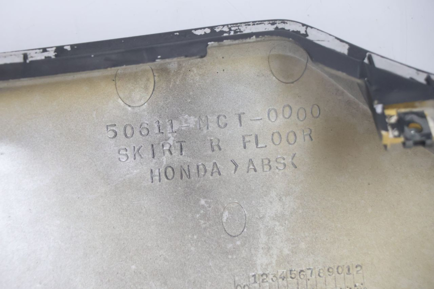 photo de BAJO CARENADO DERECHA HONDA FJS SILVER WING SILVERWING 400 (2005 - 2008) - Primer plano de alta resolución