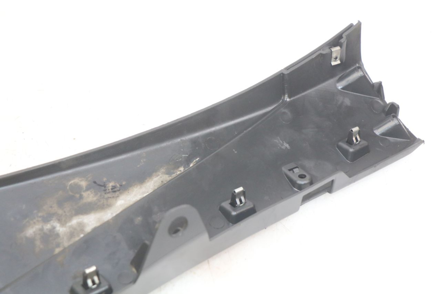 photo de FALDóN LATERAL DERECHO PIAGGIO FLY 4T 50 (2013 - 2017) - Primer plano técnico