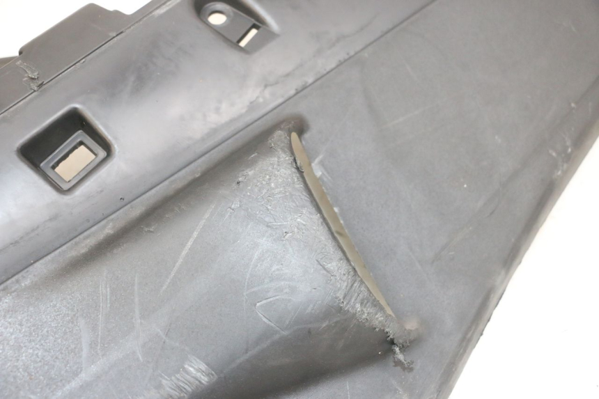 photo de FALDóN LATERAL DERECHO PIAGGIO FLY 4T 50 (2013 - 2017) - Características distintivas