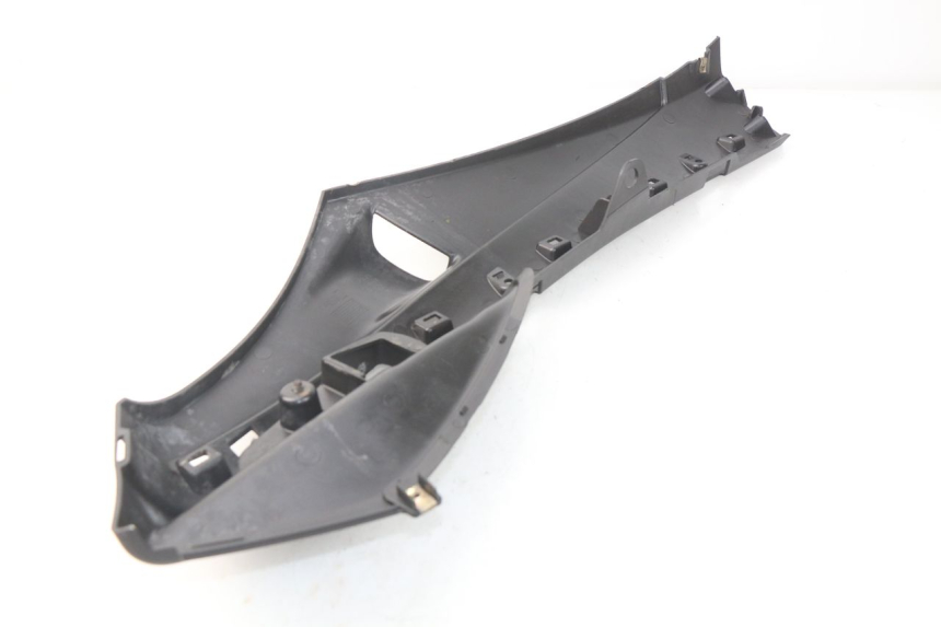 photo de BAJO CARENADO DERECHA PIAGGIO FLY IE 125 (2012 - 2017) - Zoom estado de uso