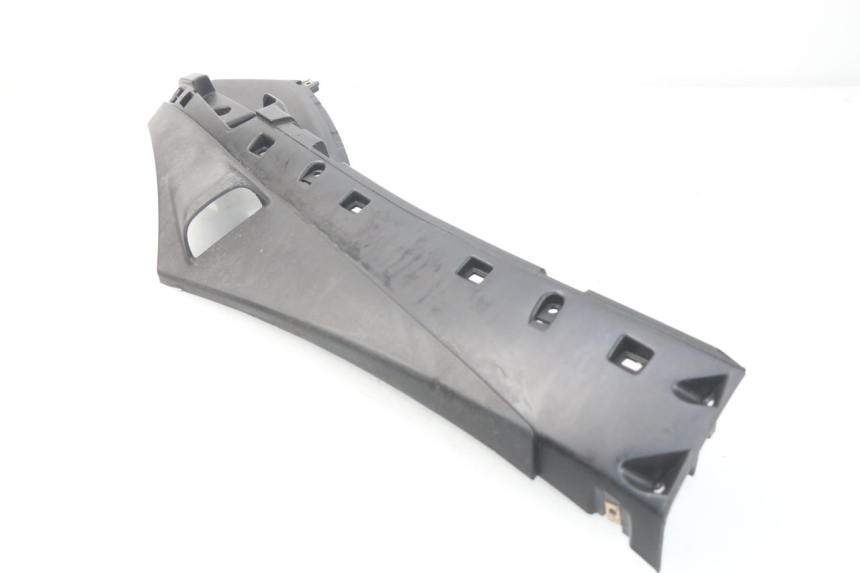 photo de BAJO CARENADO DERECHA PIAGGIO FLY IE 125 (2012 - 2017) - Primer plano técnico