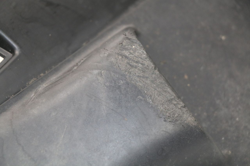 photo de BAJO CARENADO DERECHA PIAGGIO FLY IE 125 (2012 - 2017) - Detalles de los puntos de fijación