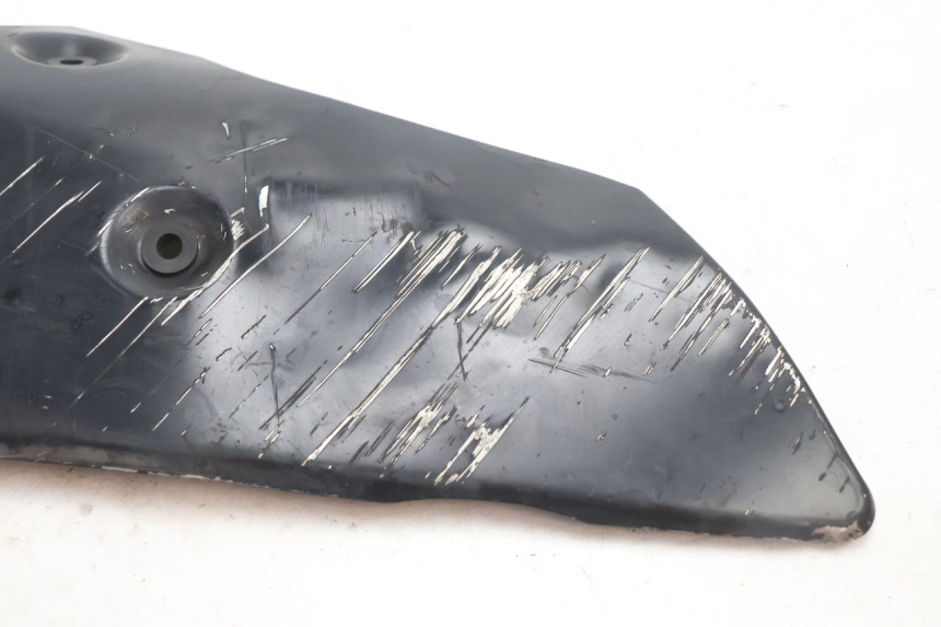 photo de BAJO CARENADO DERECHA SUZUKI GSR 600 (2005 - 2012) - Zoom estado de uso