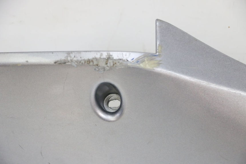 photo de BAJO CARENADO DERECHA SYM GTS EVO 125 (2009 - 2013) - Enfoque en la estructura