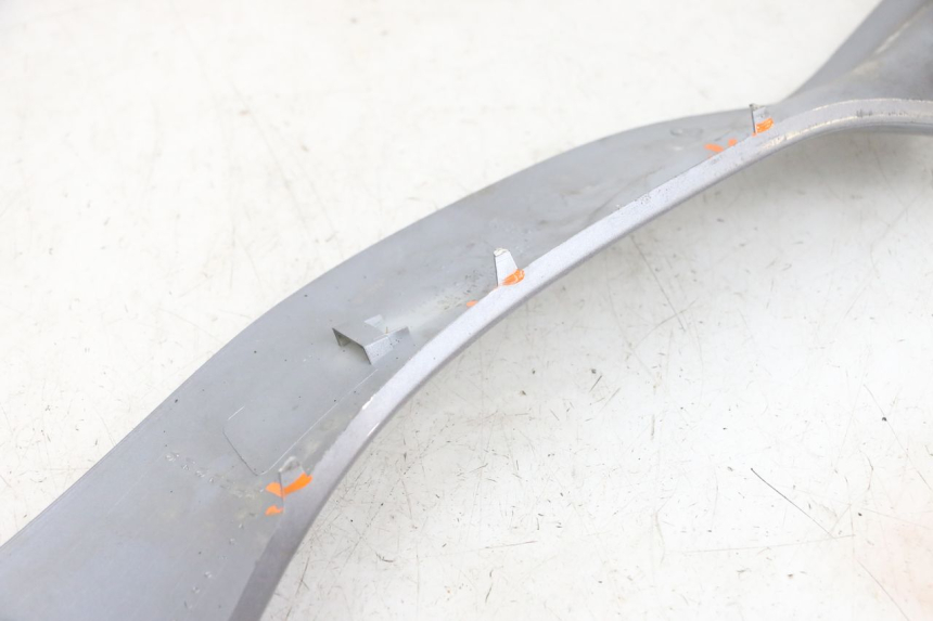 photo de BAJO CARENADO DERECHA SYM GTS EVO 125 (2009 - 2013) - Detalles de los puntos de fijación