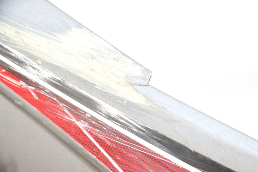 photo de FALDóN LATERAL DERECHO SYM JET 14 4T 50 (2018 - 2022) - Detalle de la pieza