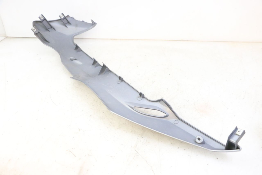 photo de BAJO CARENADO DERECHA SYM JOYMAX 125 (2010 - 2017) - Primer plano técnico