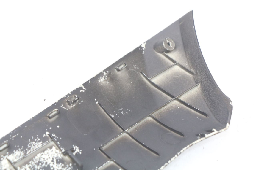 photo de FALDóN LATERAL DERECHO PEUGEOT KISBEE 2T 50 (2010 - 2017) - Primer plano técnico