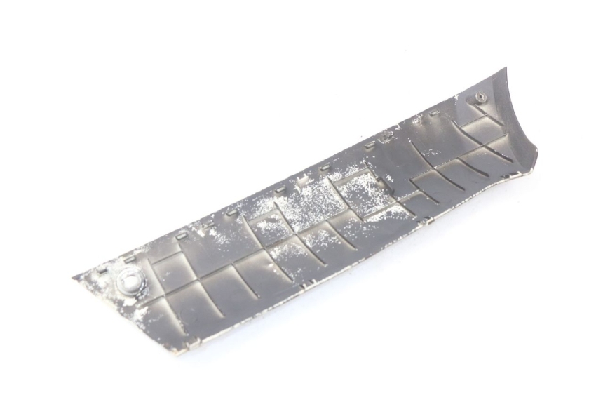 photo de FALDóN LATERAL DERECHO PEUGEOT KISBEE 2T 50 (2010 - 2017) - Detalles de los puntos de fijación