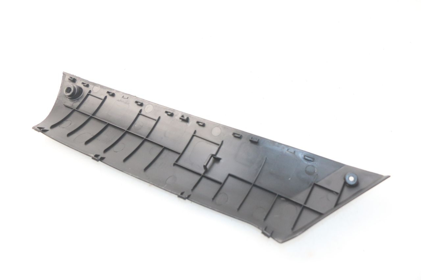 photo de FALDóN LATERAL DERECHO PEUGEOT KISBEE 2T 50 (2010 - 2017) - Detalles de los puntos de fijación