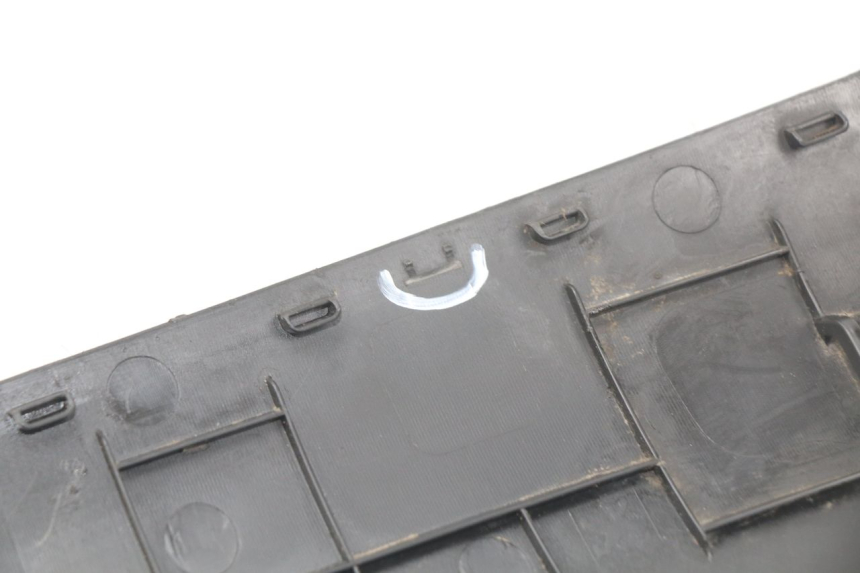 photo de FALDóN LATERAL DERECHO PEUGEOT KISBEE 2T 50 (2010 - 2017) - Otra perspectiva