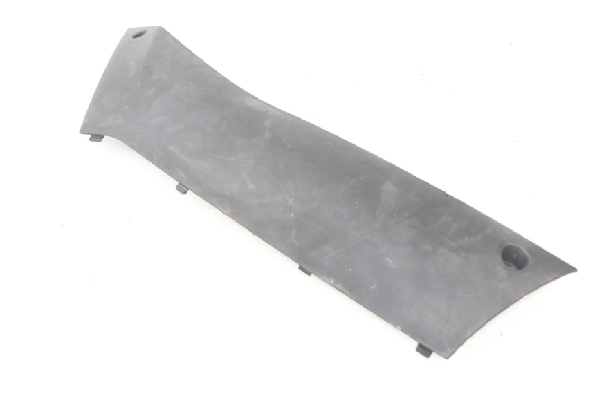 photo de FALDóN LATERAL DERECHO PEUGEOT KISBEE 2T 50 (2010 - 2017) - Detalles de los puntos de fijación