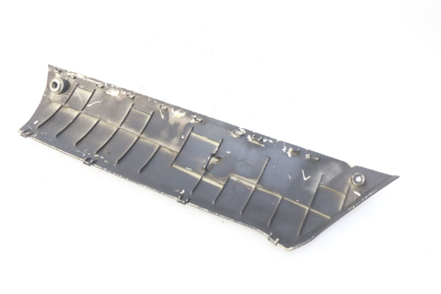 photo de FALDóN LATERAL DERECHO PEUGEOT KISBEE 4T 50 (2010 - 2017) - Primer plano técnico