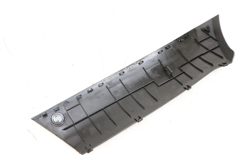 photo de FALDóN LATERAL DERECHO PEUGEOT KISBEE 4T 50 (2018 - 2022) - Detalle de la pieza