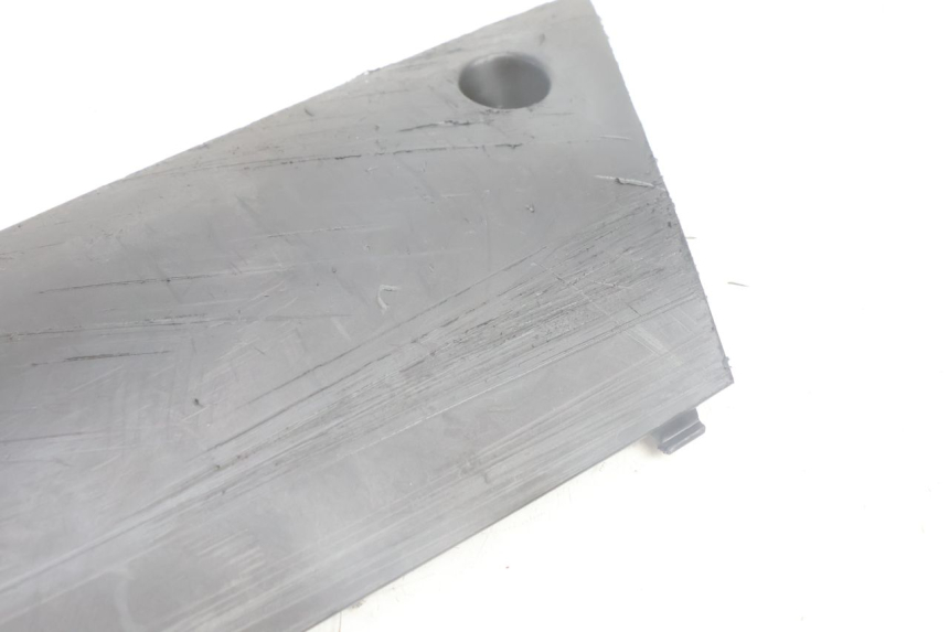 photo de FALDóN LATERAL DERECHO PEUGEOT KISBEE 4T 50 (2010 - 2017) - Primer plano técnico