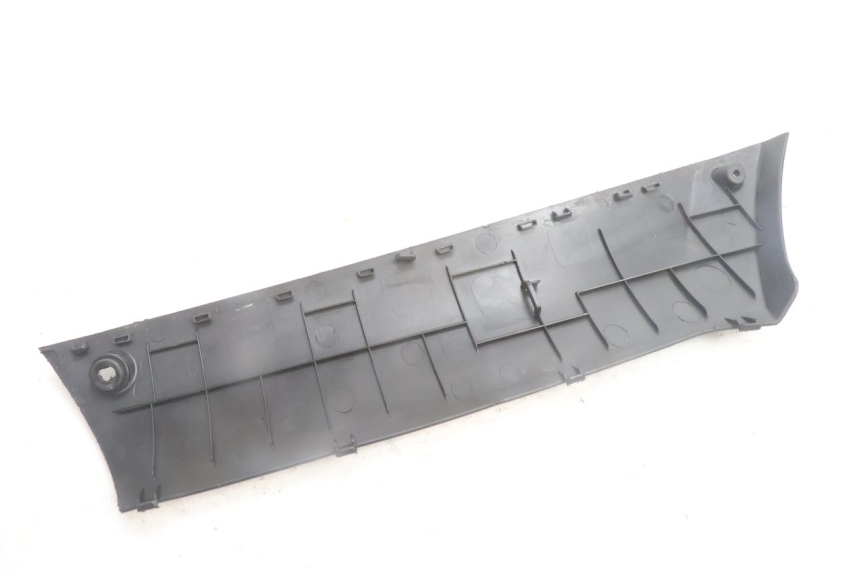 photo de FALDóN LATERAL DERECHO PEUGEOT KISBEE 4T 50 (2010 - 2017) - Detalles de los puntos de fijación