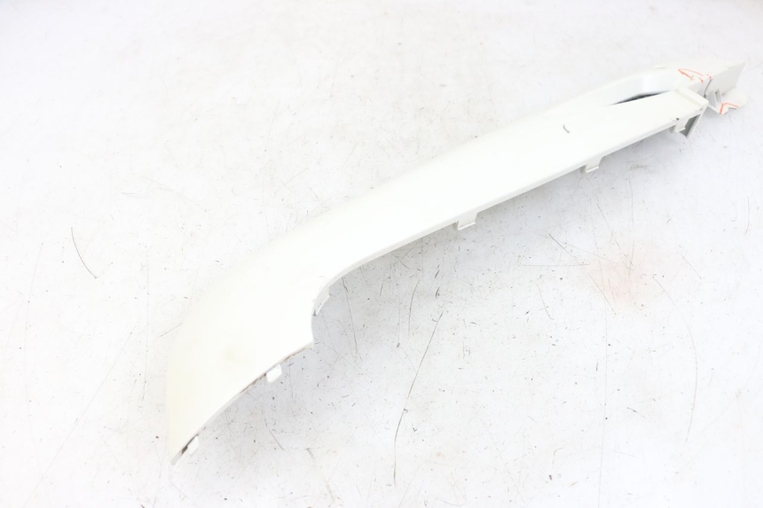 photo de FALDóN LATERAL DERECHO KYMCO LIKE 125 (2009 - 2016) - Primer plano técnico