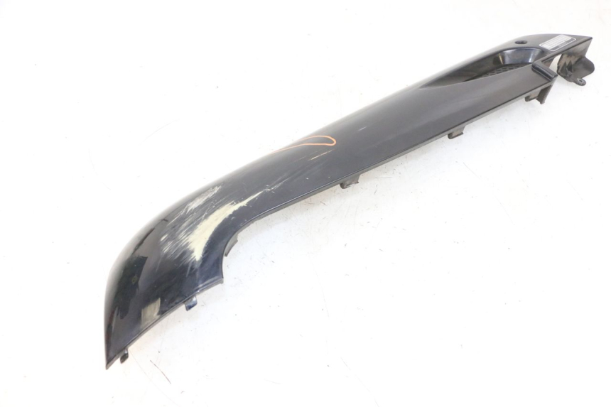 photo de FALDóN LATERAL DERECHO KYMCO LIKE 125 (2009 - 2016) - Detalles de los puntos de fijación