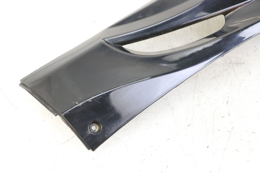 photo de BAJO CARENADO DERECHA LONGJIA SHARPY 125 (2020 - 2024) - Detalles de los puntos de fijación