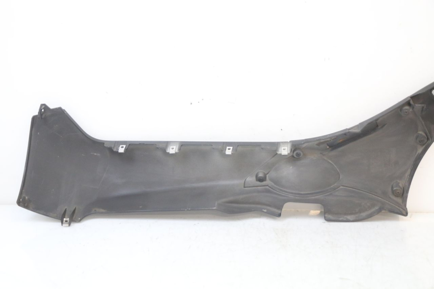 photo de BAJO CARENADO DERECHA PIAGGIO MP3 HPE 350 (2018 - 2020) - Detalles de los puntos de fijación