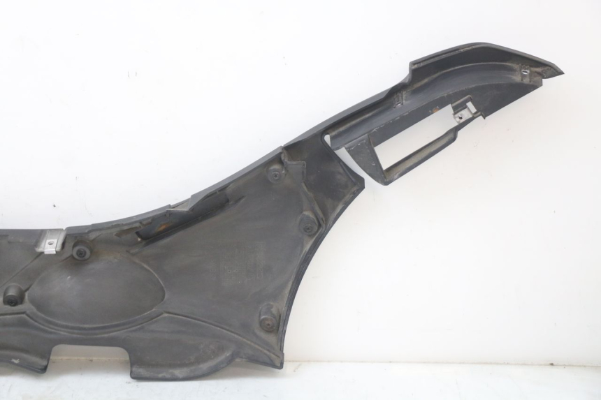 photo de BAJO CARENADO DERECHA PIAGGIO MP3 HPE 350 (2018 - 2020) - Estado de la superficie y material