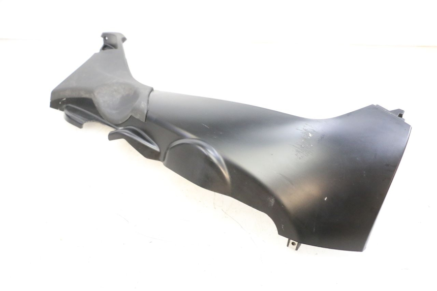 photo de BAJO CARENADO DERECHA PIAGGIO MP3 HPE 350 (2018 - 2020) - Detalles de los puntos de fijación