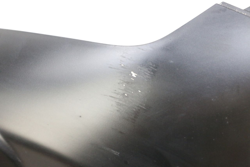 photo de BAJO CARENADO DERECHA PIAGGIO MP3 HPE 350 (2018 - 2020) - Estado de la superficie y material