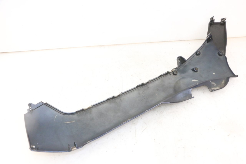 photo de BAJO CARENADO DERECHA PIAGGIO MP3 LT 300 (2010 - 2016) - Primer plano técnico