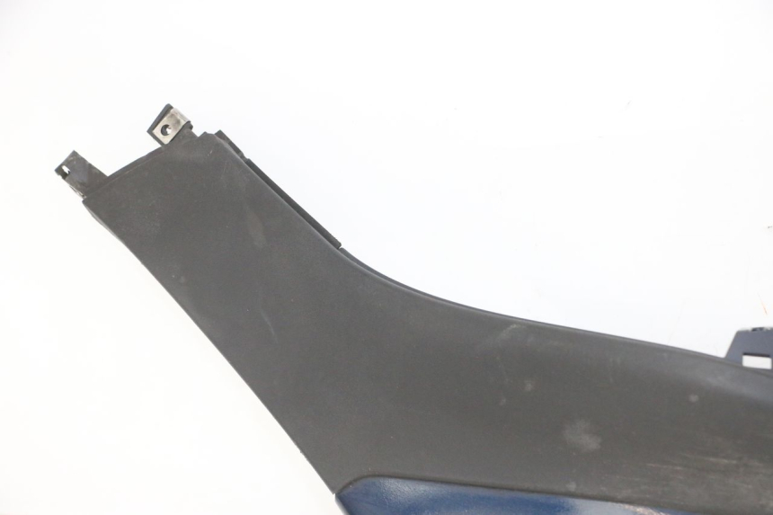 photo de BAJO CARENADO DERECHA PIAGGIO MP3 LT 300 (2010 - 2016) - Detalles de los puntos de fijación