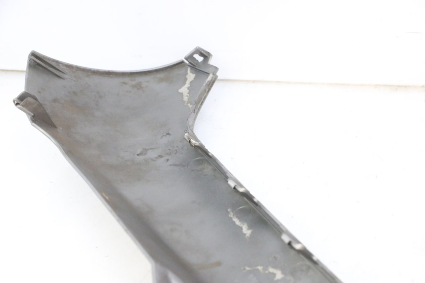 photo de BAJO CARENADO DERECHA PIAGGIO MP3 LT 300 (2010 - 2016) - Primer plano técnico