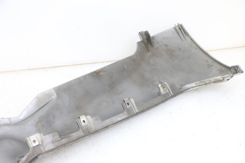 photo de BAJO CARENADO DERECHA PIAGGIO MP3 LT 300 (2010 - 2016) - Estado de la superficie y material