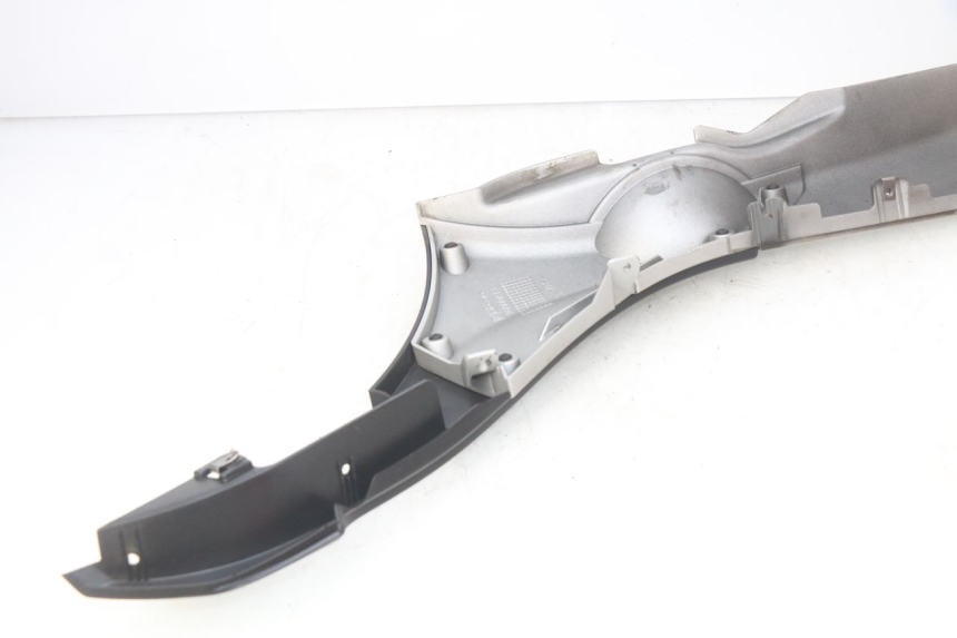 photo de FALDóN LATERAL DERECHO PIAGGIO MP3 500 (2014 - 2017) - Zoom estado de uso