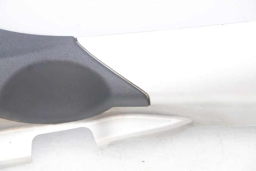 photo de FALDóN LATERAL DERECHO PIAGGIO MP3 500 (2014 - 2017) - Estado de la superficie y material