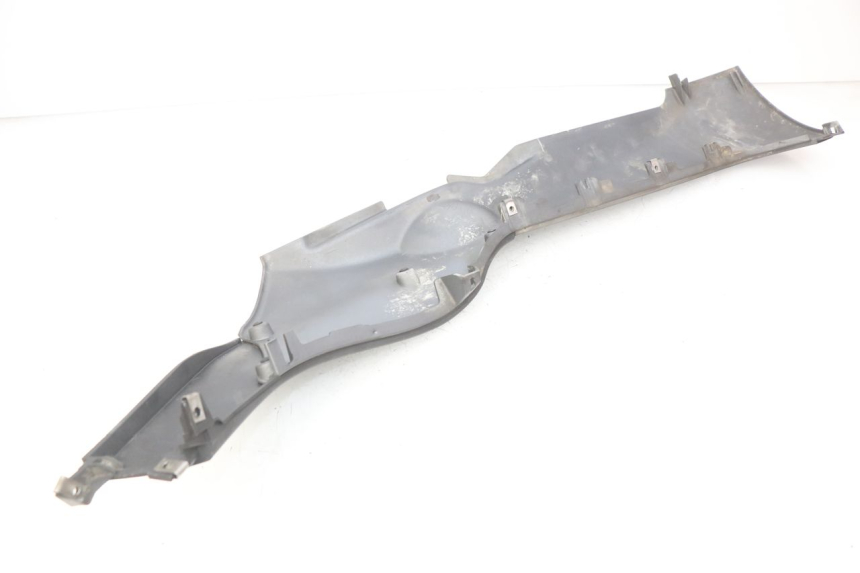 photo de FALDóN LATERAL DERECHO PIAGGIO MP3 500 (2011 - 2015) - Primer plano técnico