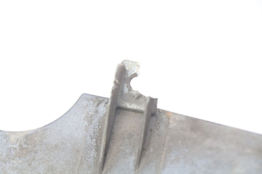 photo de FALDóN LATERAL DERECHO PIAGGIO MP3 500 (2011 - 2015) - Detalles de los puntos de fijación