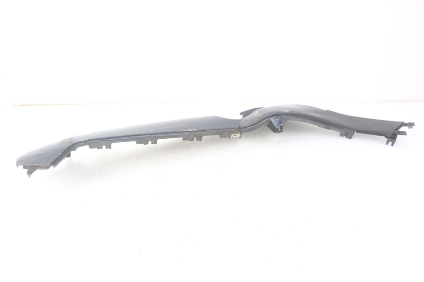 photo de FALDóN LATERAL DERECHO PIAGGIO MP3 125 (2006 - 2014) - Primer plano técnico