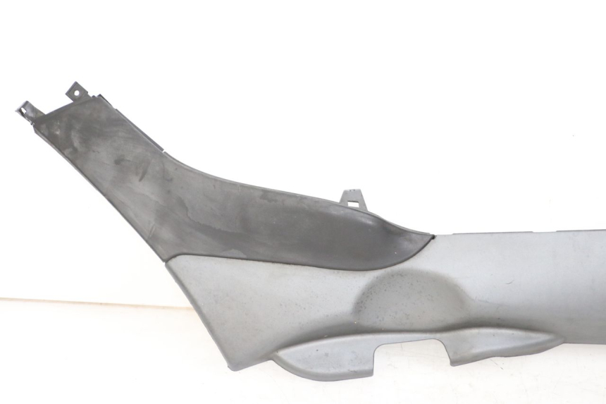 photo de FALDóN LATERAL DERECHO PIAGGIO MP3 500 (2011 - 2015) - Detalles de los puntos de fijación