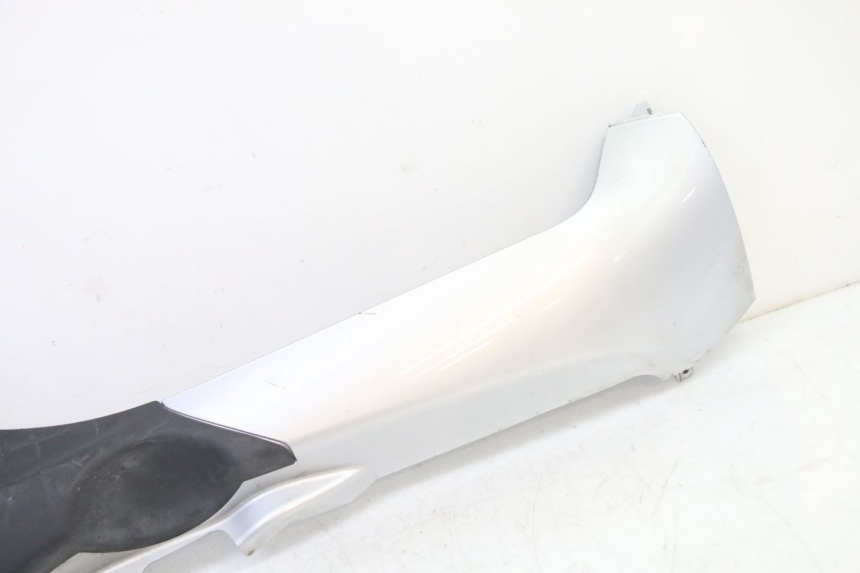 photo de FALDóN LATERAL DERECHO PIAGGIO MP3 500 (2014 - 2017) - Zoom estado de uso