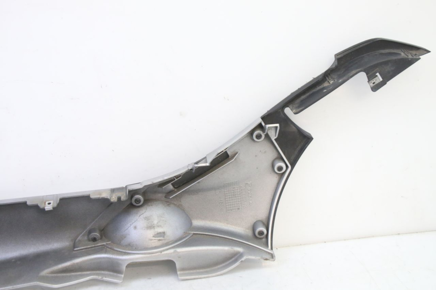 photo de FALDóN LATERAL DERECHO PIAGGIO MP3 500 (2014 - 2017) - Estado de la superficie y material