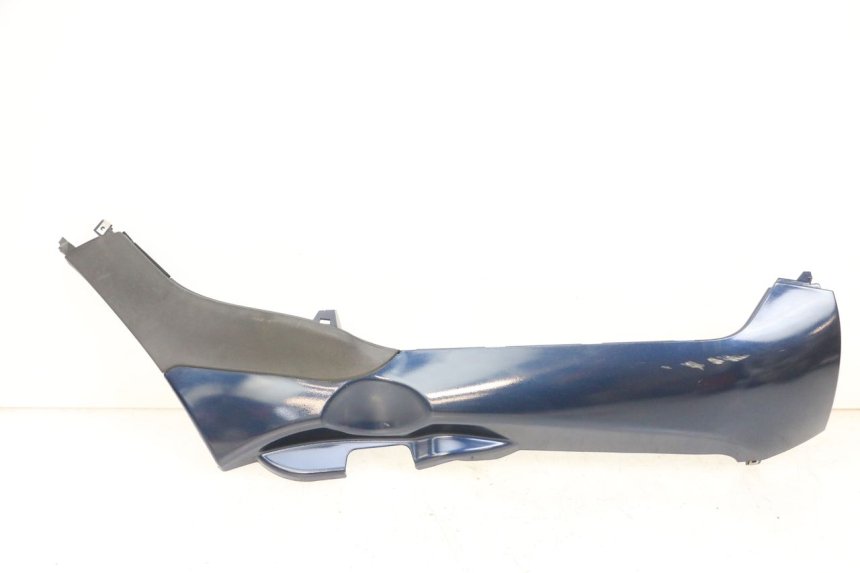 photo de BAJO CARENADO DERECHA PIAGGIO MP3 RL 250 (2006 - 2010) - Características distintivas