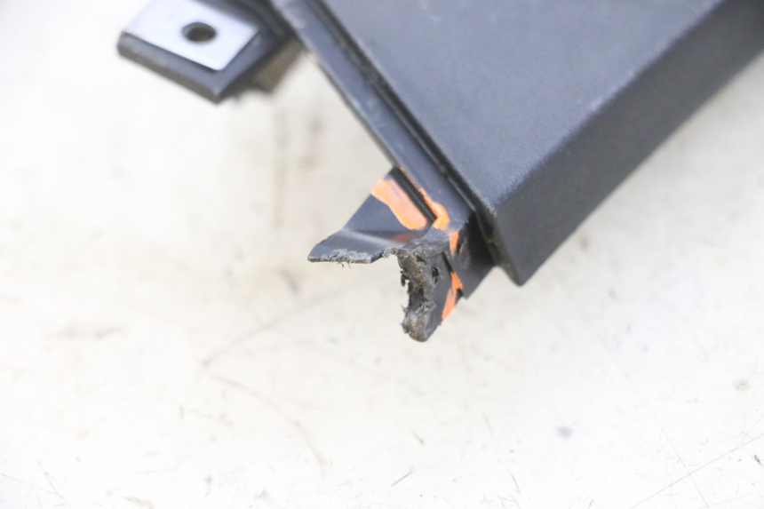 photo de BAJO CARENADO DERECHA PIAGGIO MP3 RL 250 (2006 - 2010) - Zoom estado de uso