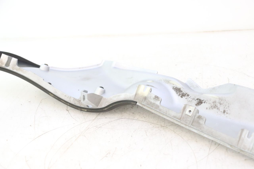 photo de FALDóN LATERAL DERECHO PIAGGIO MP3 125 (2006 - 2014) - Primer plano técnico