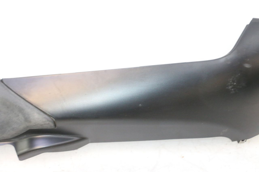 photo de BAJO CARENADO DERECHA PIAGGIO MP3 500 (2016 - 2018) - Primer plano técnico